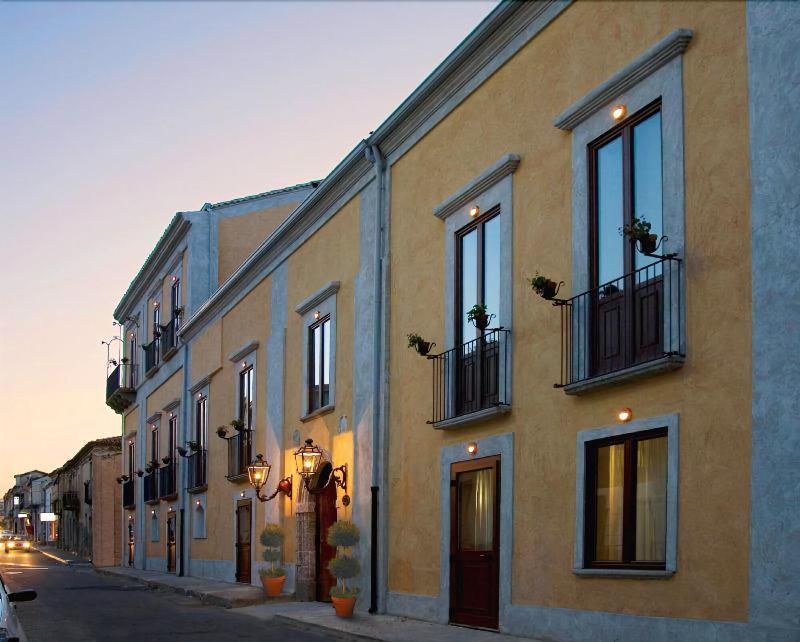 Hotel Palazzo Marzano Бриатико Екстериор снимка